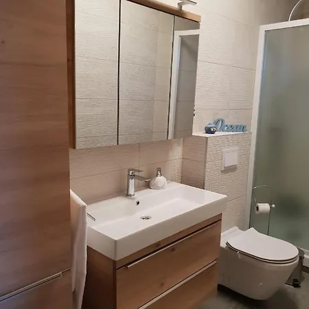 Gostinjska kuća Tara Turanj